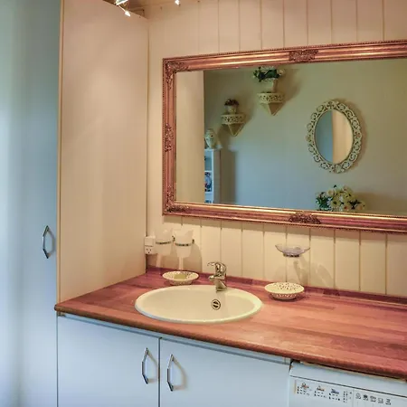 Nyaraló Three-bedroom In Saby