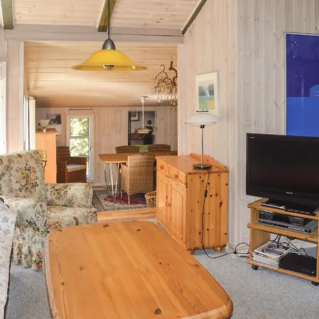 Nyaraló Three-bedroom In Saby *