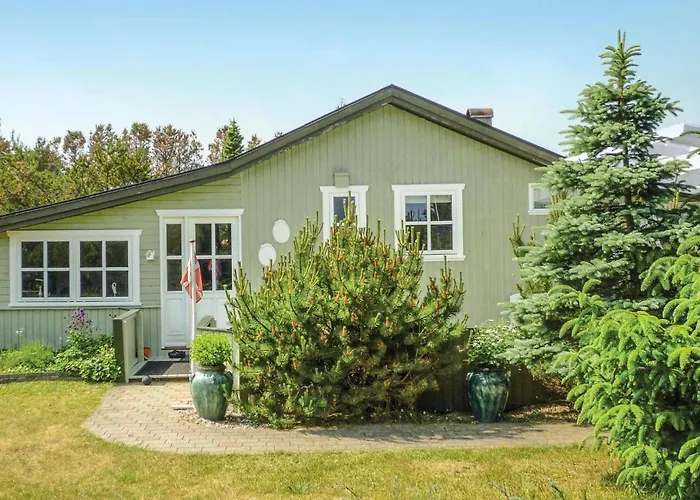 Three-bedroom In Saby * Sæby