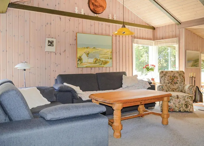 Three-bedroom In Saby * Sæby